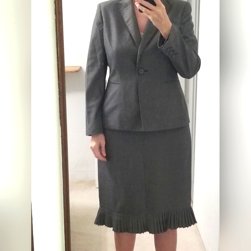 Kasper ladies suit 2 piece